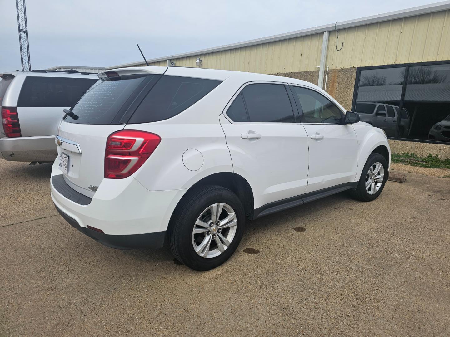 2017 WHITE Chevrolet Equinox LS 2WD (2GNALBEK6H6) with an 2.4L L4 DOHC 16V FFV engine, 6A transmission, located at 533 S Seven Points BLVD, Seven Points, TX, 75143, (430) 255-4030, 32.313999, -96.209351 - Photo#2